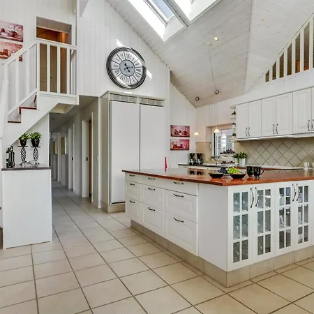 Emelita - 900m From The Sea By Interhome Feriehus